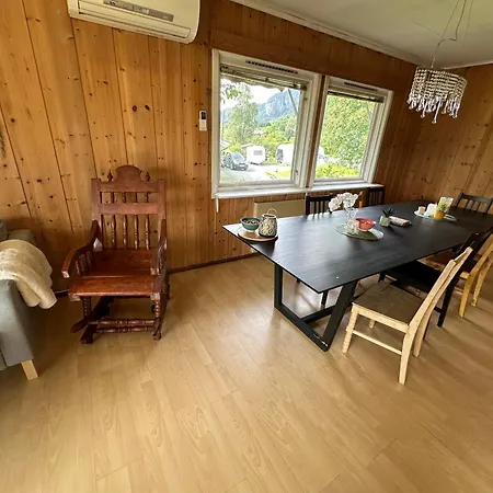 Trivelig Leilighet Med Gratis Parkering Pa Stedet Forset Exterior foto